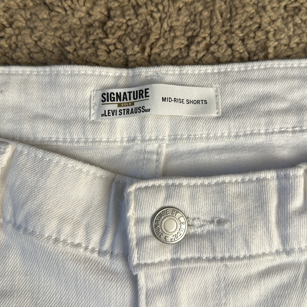 Signature By Levi Strauss White Mid Rise 5’ Shorts Size 14 - Picture 3 of 8